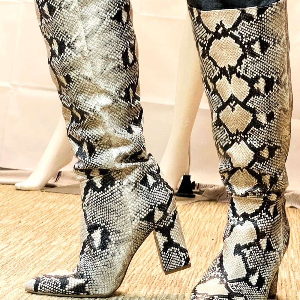 “NEW”MADDEN GIRL ANIMAL PRINT  KNEE HIGH GORGEOUS BOOTS.